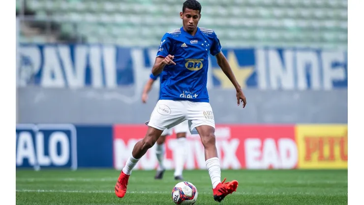 Adriano, volante do Cruzeiro