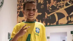 Bruninho com a camisa da seleção brasileira