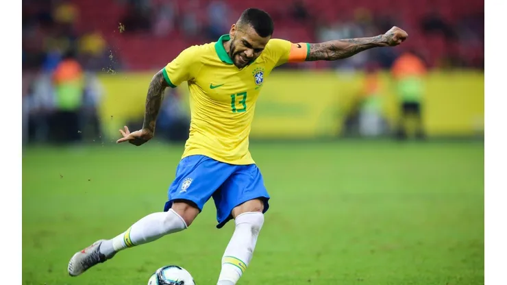 Foto: Pedro H. Tesch/AGIF - Daniel Alves, lateral direito do Barcelona