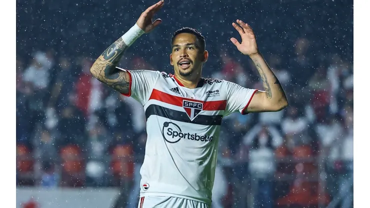 Luciano disputa vaga com Benítez na equipe titular do São Paulo (Foto: Marcello Zambrana/AGIF)
