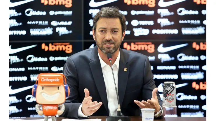 Foto: Rodrigo Coca/Ag. Corinthians | Duílio M. Alves é informado sobre bolada que pode render aos cofres