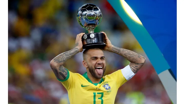 Foto: Thiago Calil/AGIF - Dani Alves pode voltar ao Barcelona