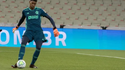 Foto: Robson Mafra/AGIF | Hugo Souza comemora retorno ao Flamengo