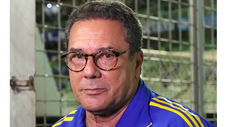 Foto: Fernando Moreno/AGIF - Luxa revelou o que o Cruzeiro deve fazer