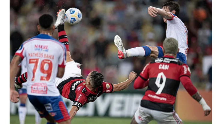 Foto: Jorge Rodrigues/AGIF - O lance que originou o pênalti