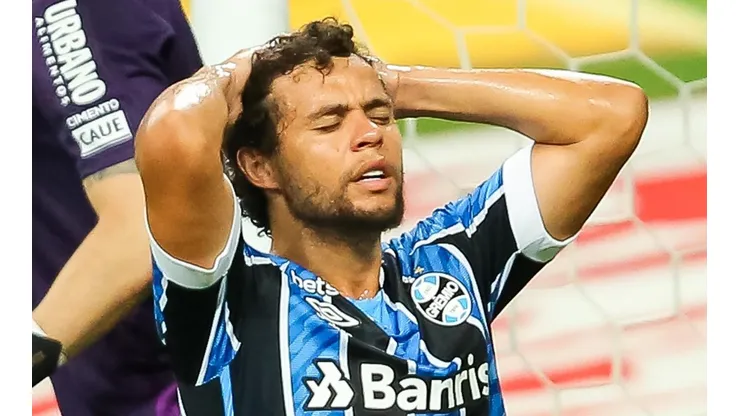 Foto: Pedro H. Tesch/AGIF - Lateral não deve ser o único a deixar o Imortal.