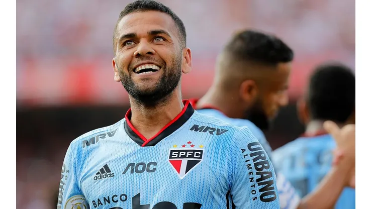 Foto: Daniel Vorley/AGIF - Dani Alves: segue na mira do Fluminense para 2022