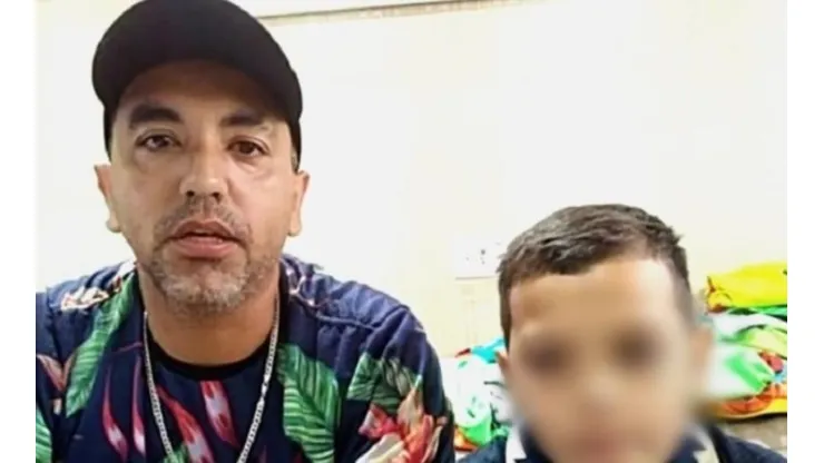 Moisés e o filho B.N (Foto: Reprodução/Youtube)