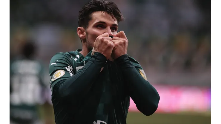 Foto: Ettore Chiereguini/AGIF - Veiga cita emoção em empatar com Valdívia na artilharia do Palmeiras