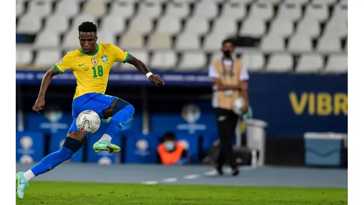 Vinicius Junior pela seleção brasileira (Foto: Thiago Ribeiro/AGIF)