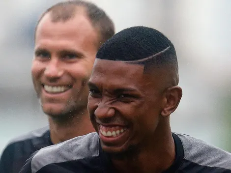 Capitães em sintonia! Kanu exalta liderança de Carli e expõe sobre polêmica dispensa do argentino