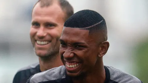 Foto: Foto: Vitor Silva/Botafogo - Kanu e Carli, a muralha Alvinegra