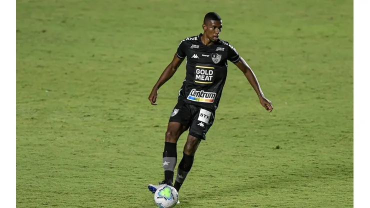 Foto: Thiago Ribeiro/AGIF - Kanu interessa ao São Paulo para a próxima temporada