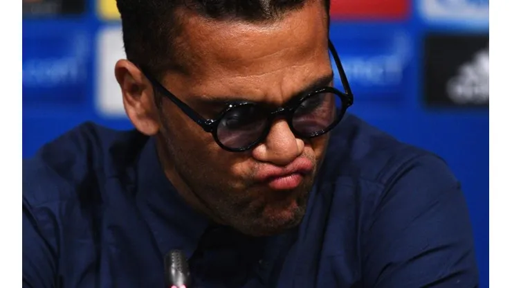 Photo by David Ramos/Getty Images - Daniel Alvis em entrevista coletiva, quando atuava pelo Barça