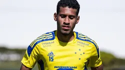 Foto: Gustavo Aleixo/Cruzeiro/Divulgação - Adriano: acionou o clube por conta de pagamentos em atraso