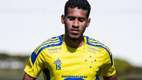 Foto: Gustavo Aleixo/Cruzeiro/Divulgação - Adriano: acionou o clube por conta de pagamentos em atraso