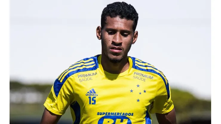 Foto: Gustavo Aleixo/Cruzeiro/Divulgação - Adriano: acionou o clube por conta de pagamentos em atraso
