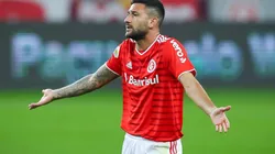 Foto: Pedro H. Tesch/AGIF - Boschilia vem amargando a reserva no time de Diego Aguirre e pode trocar de ares em 2022