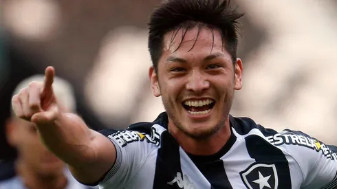 Foto: Vitor Silva/Botafogo/Divulgação - Oyama: futuro indefinido no Glorioso
