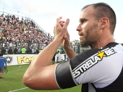 Argentino na pegada! Carli rouba a cena no vestiário do Bota e desabafa. Veja os bastidores do clássico