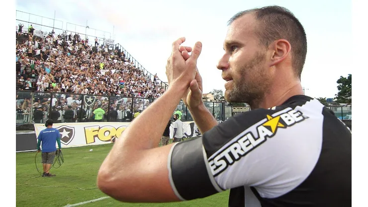 Foto: Vitor Silva/Botafogo - Carli liderou o Bota do começo ao fim da partida no clássico diante do Vasco