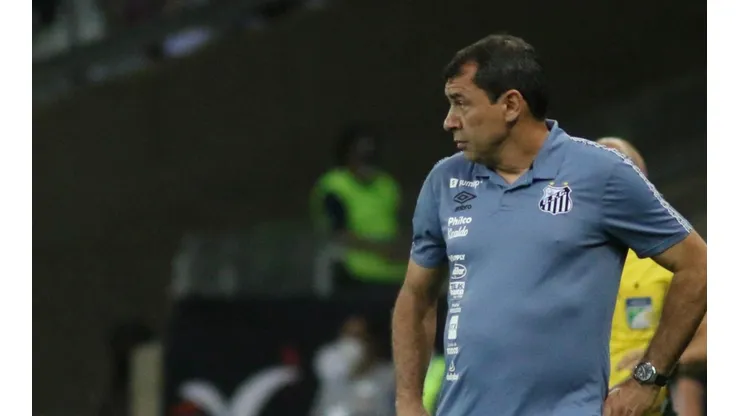 Santos tem desfalque certo para enfrentar o RB Bragantino, pelo Campeonato Brasileiro. (Foto: Fernando Moreno/AGIF)