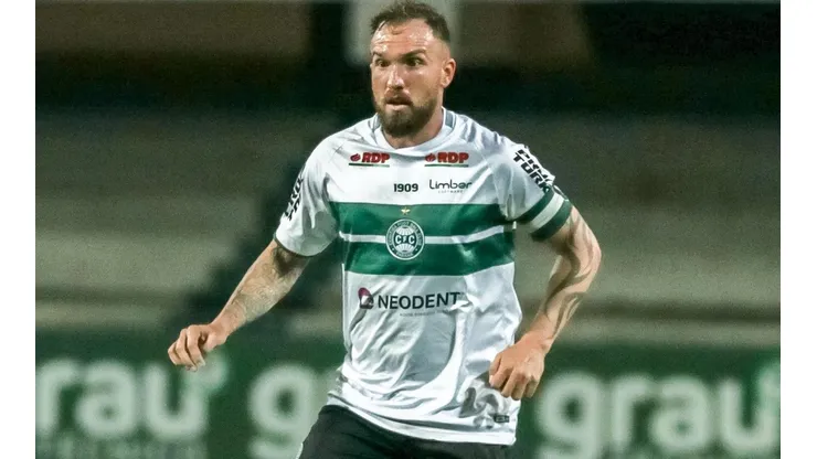 Foto: Robson Mafra/AGIF - Willian Farias: um dos mais experientes do grupo, volante busca conter ansiedade