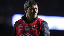 Foto: Alexandre Schneider/Getty Images | Carille é desafiado a fazer substituição no Santos
