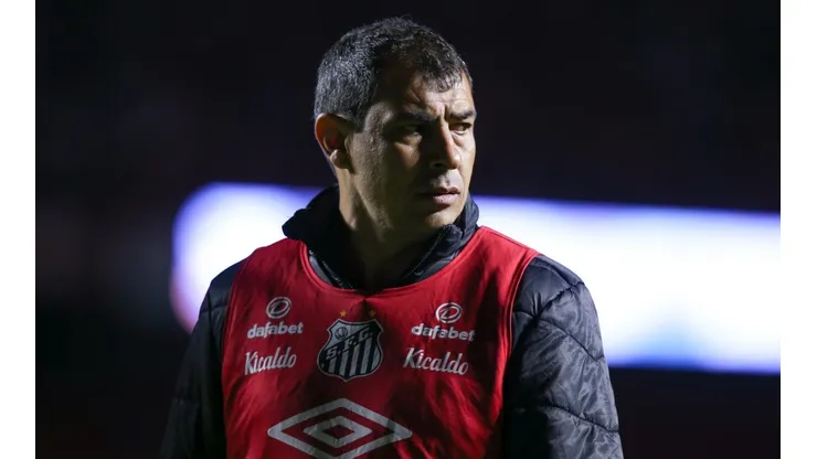Foto: Alexandre Schneider/Getty Images | Carille é desafiado a fazer substituição no Santos