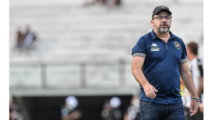 Enderson comentou sobre reestruturação do Botafogo (Foto: Thiago Ribeiro/AGIF)