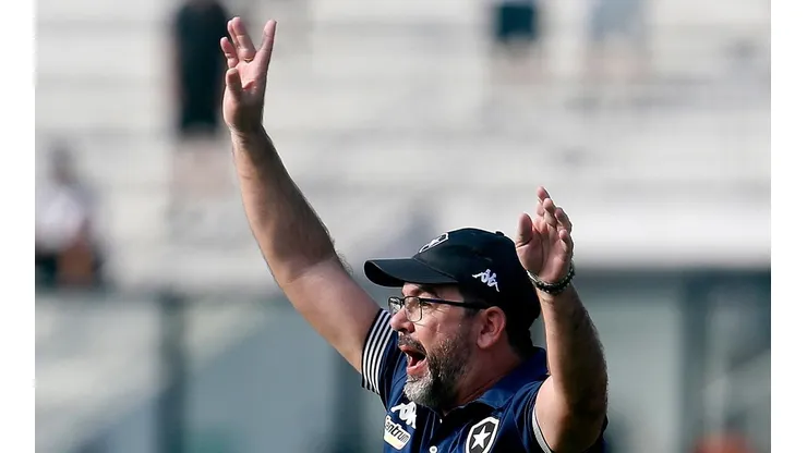 Enderson não revela que fica ou não no Botafogo em 2022 (Foto: Vitor Silva/Botafogo)