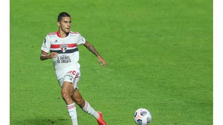 Foto: Marcello Zambrana/AGIF - Rodrigo Nestor é visto com bons olhos no mercado da bola