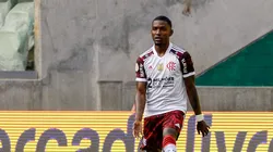 Jogador é um dos queridinhos do clube e se tornou opção de substituto direto para Felipe Luís | Crédito: Marcelo Cortes/ CRF