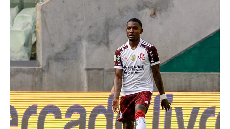 Jogador é um dos queridinhos do clube e se tornou opção de substituto direto para Felipe Luís | Crédito: Marcelo Cortes/ CRF