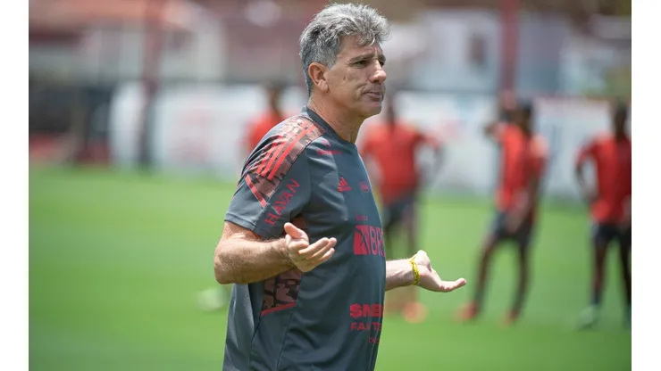 Renato Gaúcho terá que fazer série de mudanças no time para enfrentar a Chapecoense, na Arena Condá