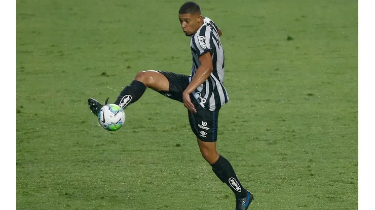 Foto: Marcello Zambrana/AGIF - Alex Nascimento foi emprestado em 2021 para o Famalicão