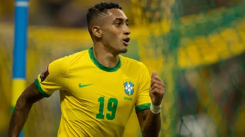 Raphinha, destaque do Leeds e da Seleção Brasileira, homenageou Marília Mendonça em gol marcado neste domingo (7)