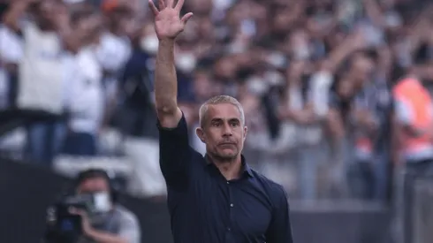 Foto: (Ettore Chiereguini/AGIF) - Sylvinho tem sido contestado no Corinthians