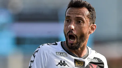 Desolado, Nenê revela que fica no Vasco até recolocar o clube na Série A (Foto: Thiago Ribeiro/AGIF)