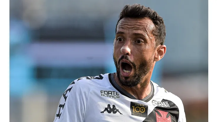 Desolado, Nenê revela que fica no Vasco até recolocar o clube na Série A (Foto: Thiago Ribeiro/AGIF)