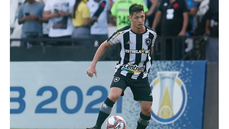Oyama foi eleito o melhor jogador da partida contra o Vasco (Foto: Vitor Silva/Botafogo)
