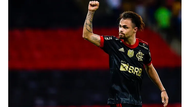 Michael garantiu vitória do Flamengo por 2 x 0 contra ATlético-GO | Crédito: Marcelo Cortes / CRF