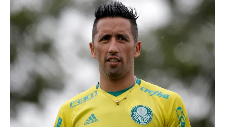 Foto: Daniel Vorley/AGIF - Lucas Barrios, quando atuava pelo Palmeiras