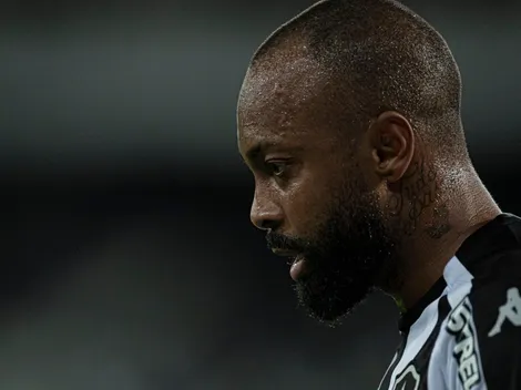 Sem Chay, Enderson Moreira mexe na escalação do Botafogo para duelo contra o Vasco