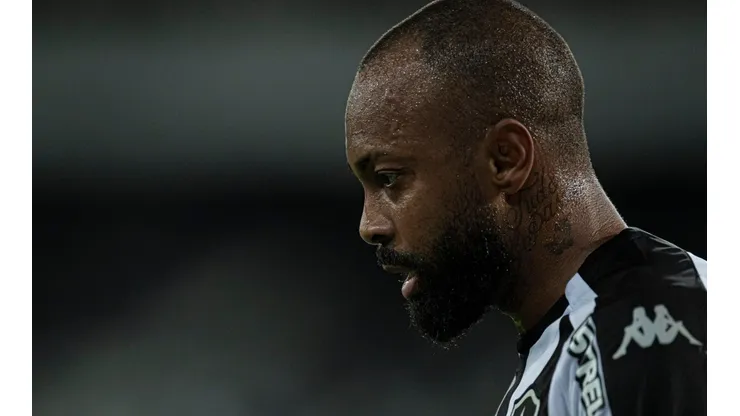 Foto: (Jorge Rodrigues/AGIF) - Chay é um dos desfalques do Botafogo