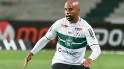 Foto: Robson Mafra/AGIF - Romário perdeu espaço para Guilherme Biro e vai voltar ao Santos ao término da Série B