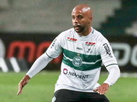 Santos vê Coritiba antecipar futuro de Romário para 2022: "Líder de vestiário"