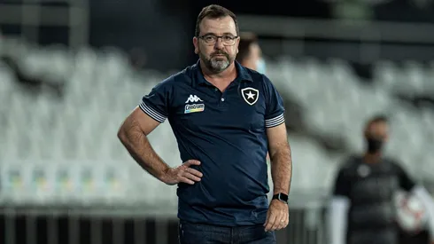 Foto: Jorge Rodrigues/AGIF - A equipe de Enderson Moreira está na vice-liderança da competição