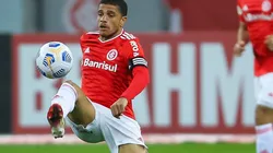 Foto: Pedro H. Tesch/AGIF - Taison deve retornar ao time titular no gre-Nal, mas Moisés ainda é dúvida