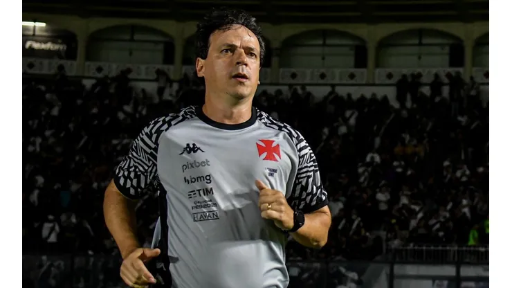Fernando Diniz promoveu alterações no Vasco para o confronto contra o Guarani (Foto: Thiago Ribeiro/AGIF)